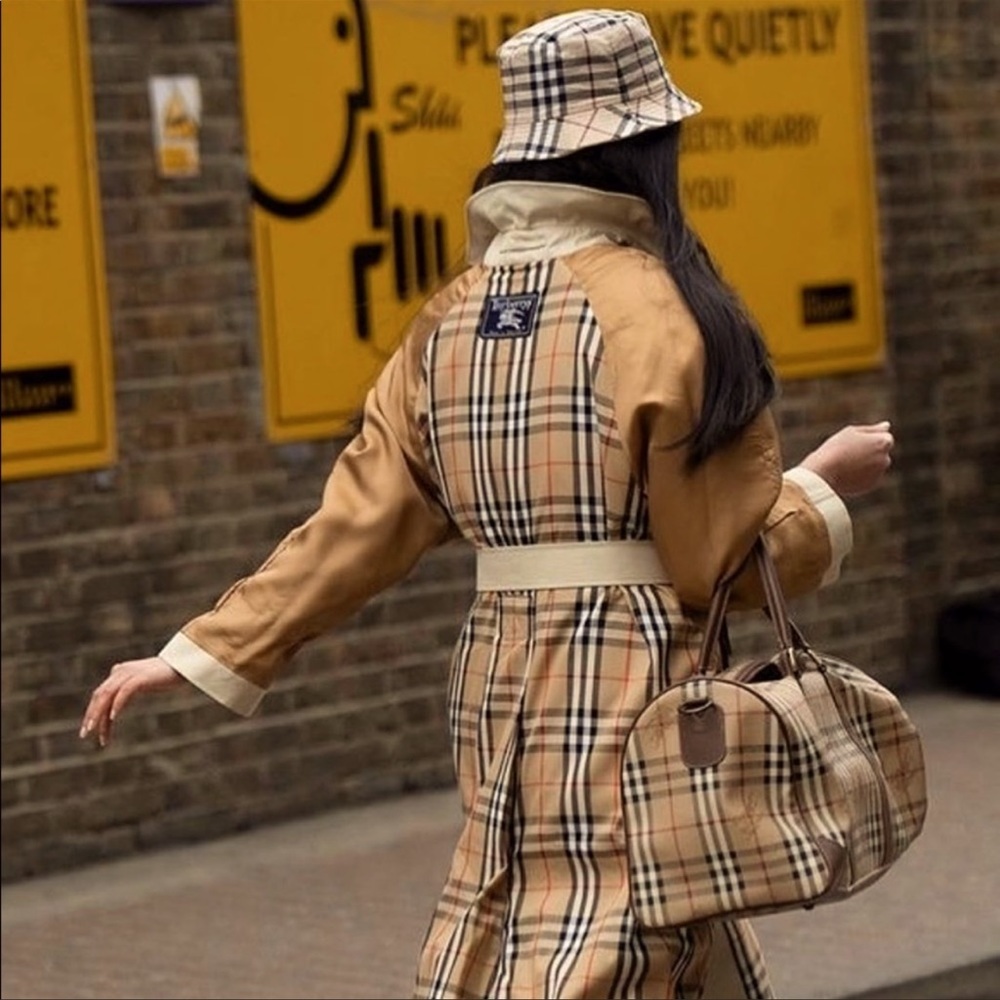Burberry Vintage 90s Trench Coat 🧥
